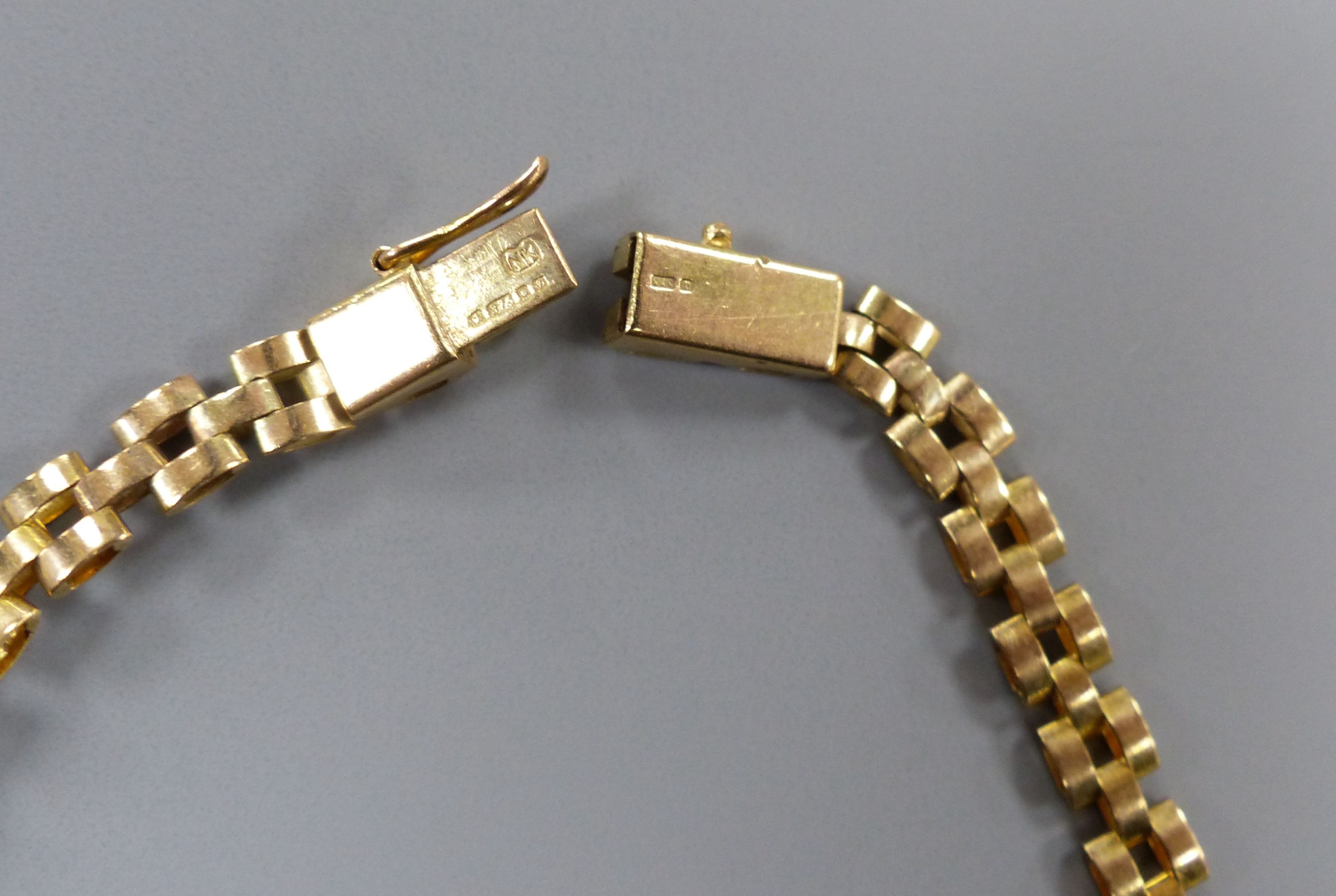 A modern 9ct gold fringe necklace, 42cm,